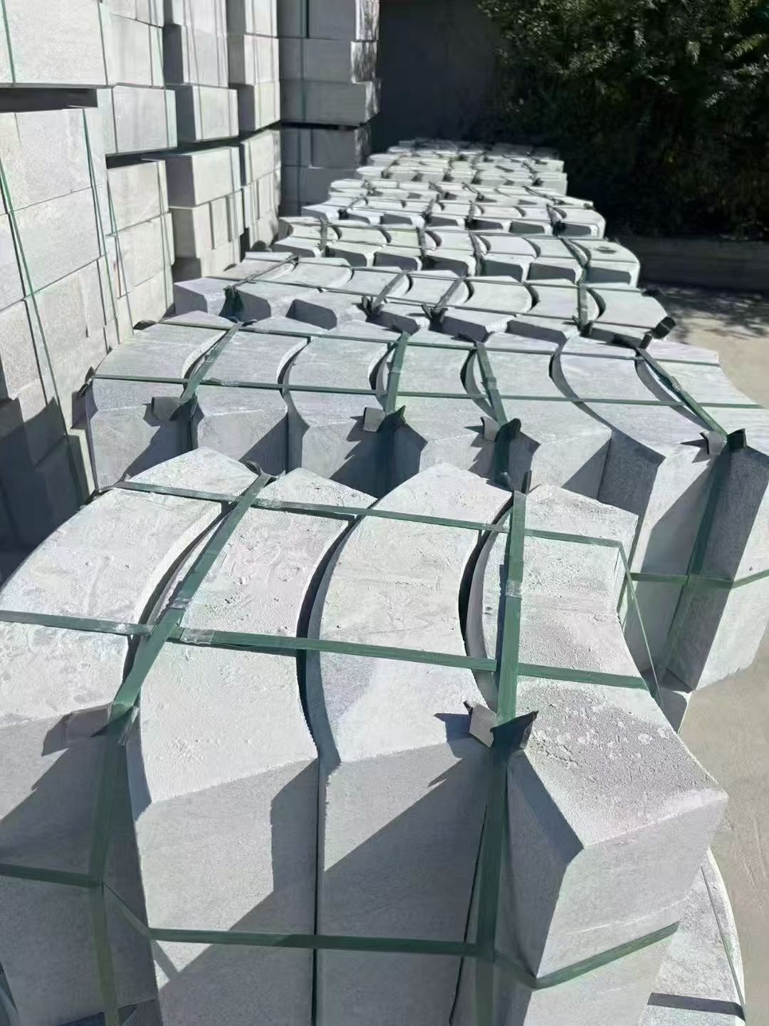 保定 芝麻灰弧形路沿石