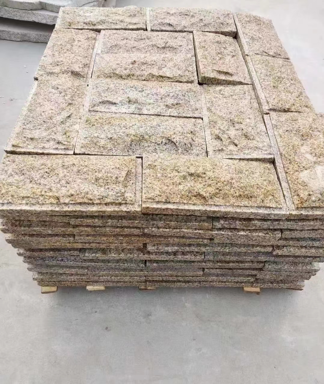 保定黄锈石蘑菇石